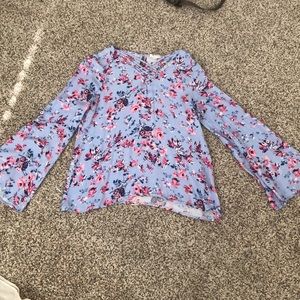 Violet long sleeve shirt with flowered details.